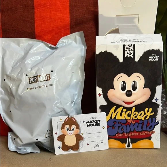 Confirmed. Chip. Disney Mickey Mouse Family Keychain with Chip Card - Picture 1 of 1